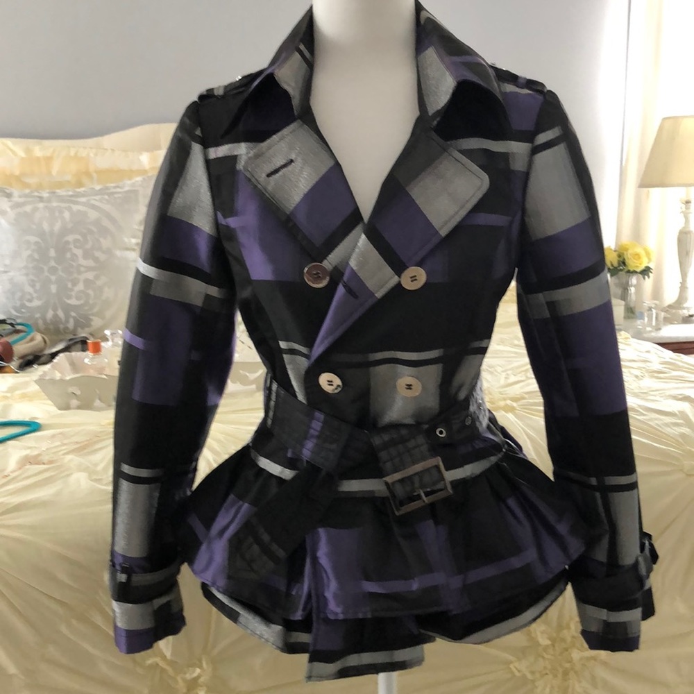 Gorgeous satin short trench coat